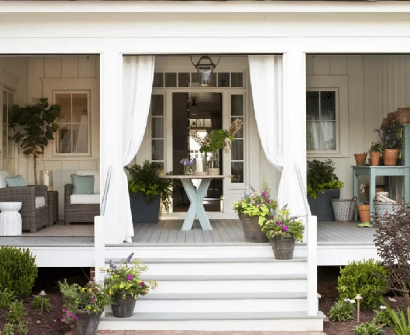 enclosed-deck-beautiful-accents Enclosed Deck with Beautiful Accents