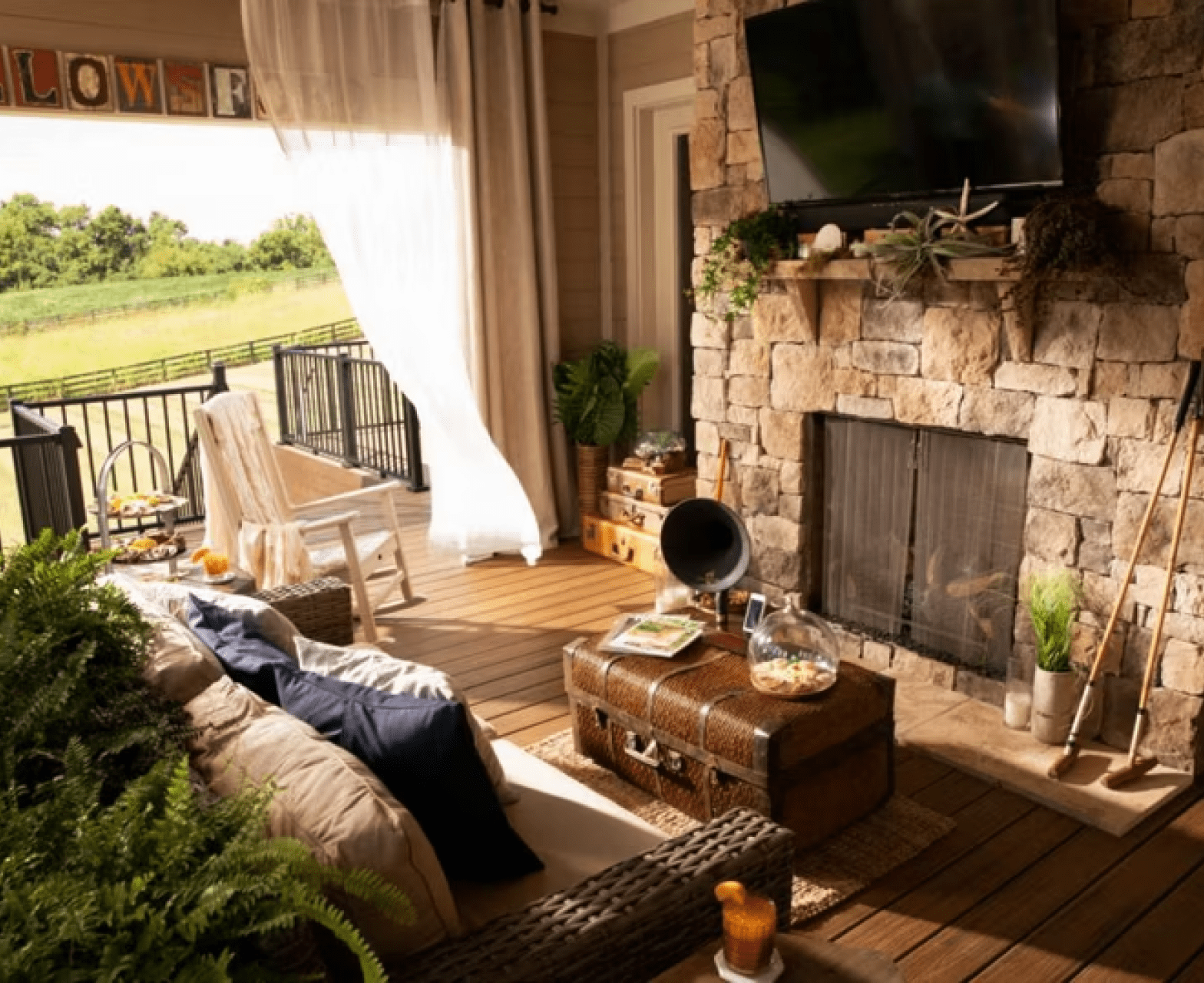 Enclosed deck for a private and peaceful retreat
