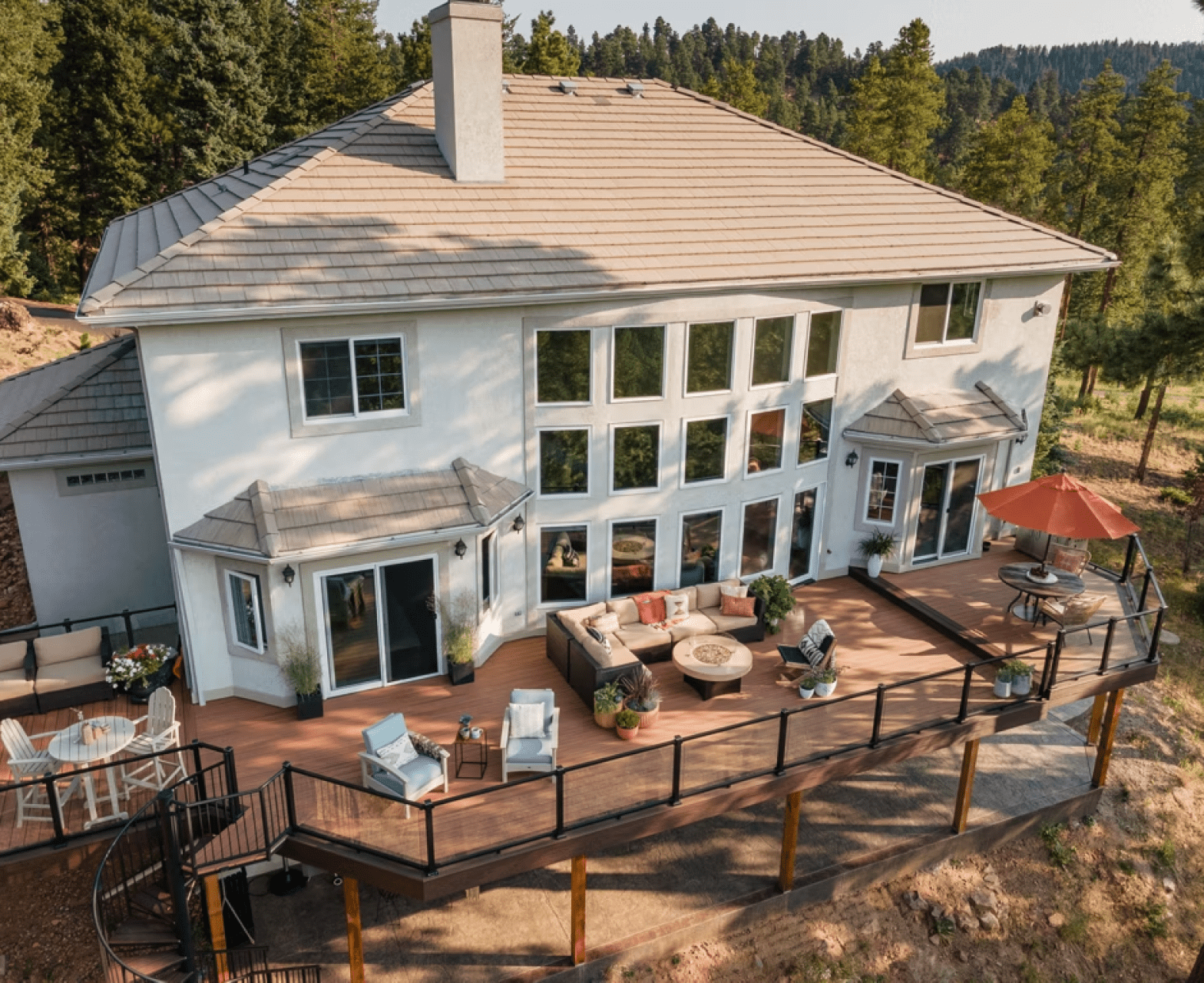 Trex deck with personalized décor and style