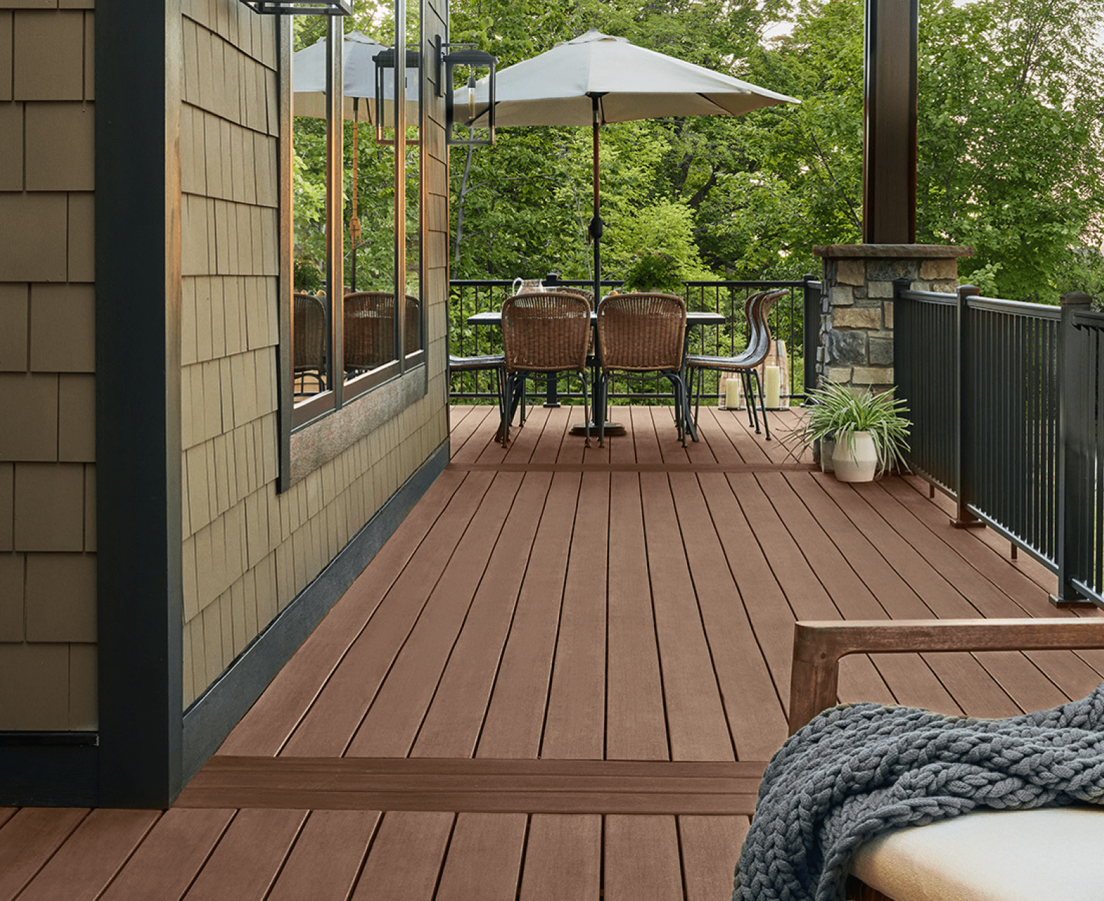 Wrap around deck connecting living spaces